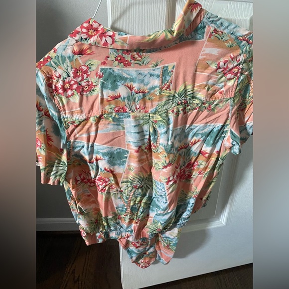 American Eagle Hawaiian Button down shirt - Picture 2 of 2